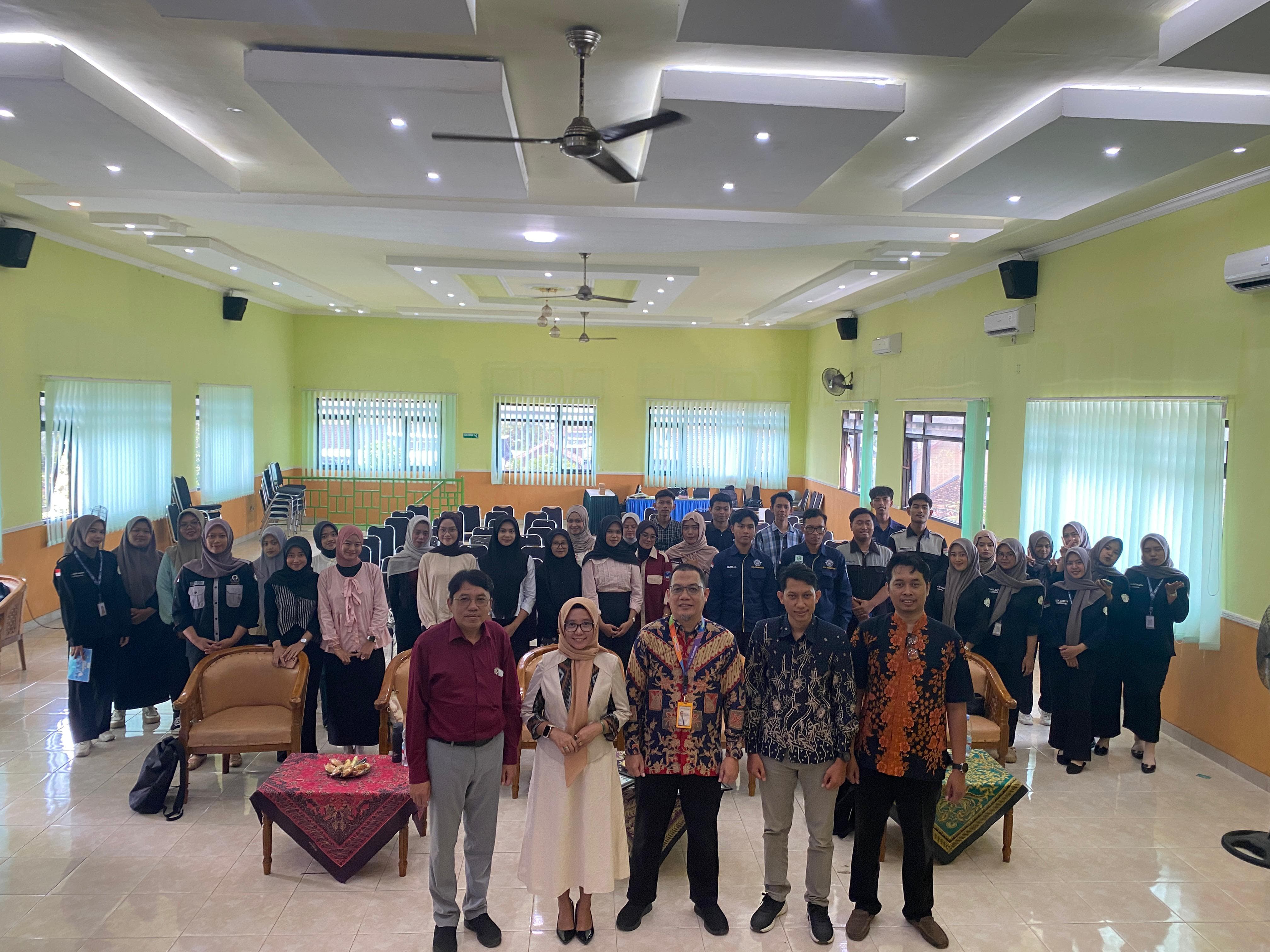 Seminar “Level Up Your Branding” Bekali Mahasiswa UNU Blitar Kunci Sukses di Dunia Kerja dan Wirausaha